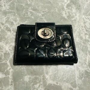 Coach Wallet Signature Embossed Patent Leather Turn-lock  ID Change Slot Clean
